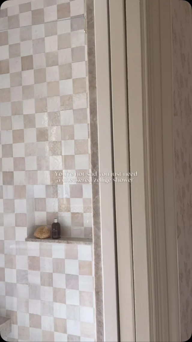 Problem solved! 

Design: @allisonhandlerdesign 
Construction: @rottaconstruction 
Tile: @gardenstatetile1957
