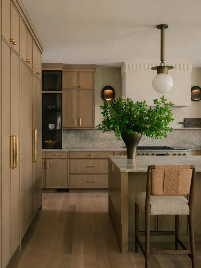 Obvi can’t pick favorite children, but this kitchen is up there…
Some details I’m loving:

•custom plastered hood 
•moody Taj stone
•zellige wall (obvi)
•antiqued brass hardware @baldwinhardware 
•arch doorway with a glimpse of that gorg checkered mudroom 
•island pendants. enough said. 
•the way fresh greenery comes alive in this palette 🌱

Design: @allisonhandlerdesign 
Photography: @lindapordonphotography