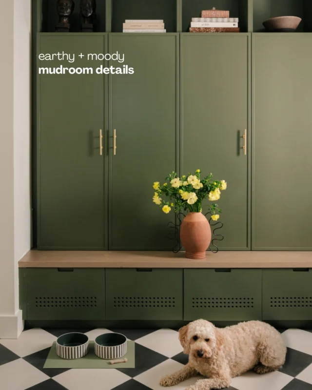 Obligatory AHD green because duh. Swipe for some of our favorite details in this moody mudroom at project #EarthyVibesAt875 💚
