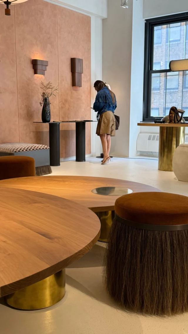 Idk what you expected an interior designer to sound like while visiting high-end vendors…but this is what 90 seconds of AHD sounds like. Enjoy🤪💚