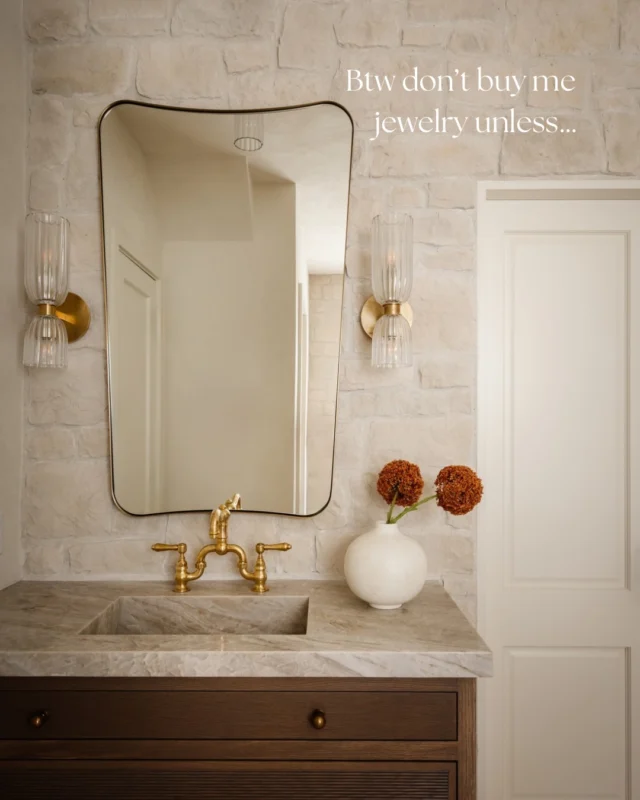 Jewelry I’ll accept: lighting, plumbing, cabinet hardware, mirrors 🤌🏼

Design: @allisonhandlerdesign 
Photography: @lindapordonphotography 
Construction: @rottaconstruction 
Custom Cabinetry: @apexhomeandcabinet