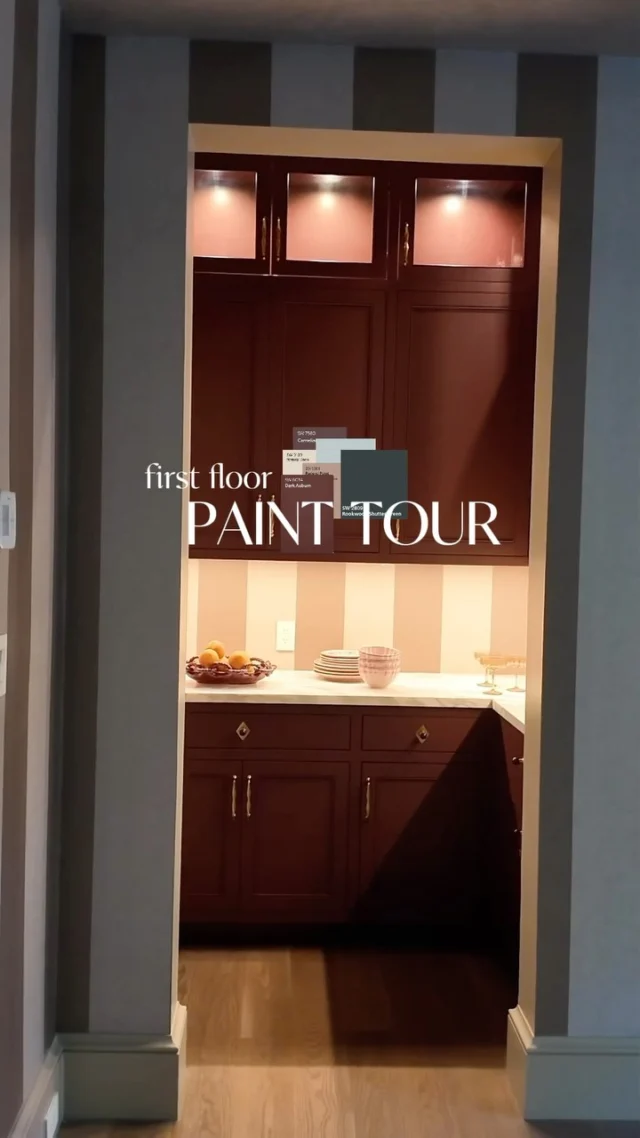 Feeling generous🫶🏼 Paint is easily one of the most asked questions I get on here, and this project has no shortage of drool-worthy colors. Save this for your next home refresh! 

Design: @allisonhandlerdesign 
Paint: @sherwinwilliams 
Cabinetry: @apexhomeandcabinet 
Hardware: @baldwinhardware 
Styling: @by.kathleenjerry